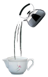 熱湯を茶壷に入れます。この時高い位置から茶壷に入れる様にしてください。